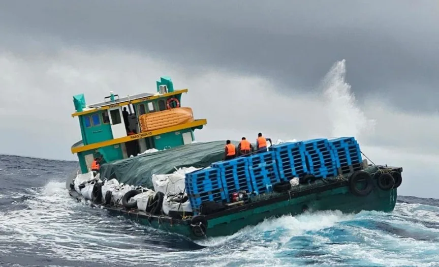 Cargo boat Raasthaa in rough seas near Fuvahmulah