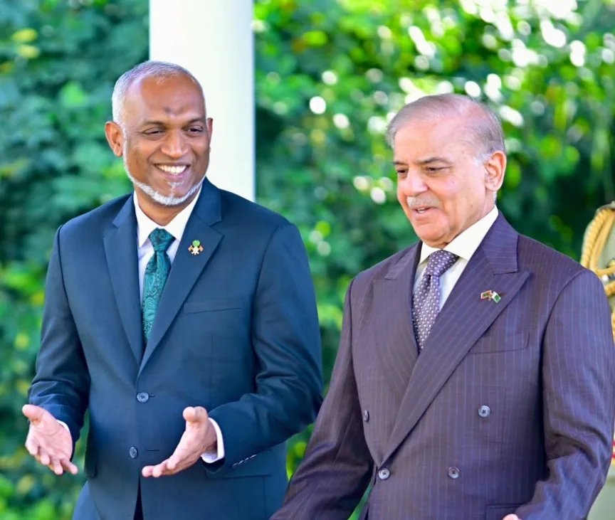 President Mohamed Muizzu and Pakistani Prime Minister Shehbaz Sharif walking outdoors during the state visit